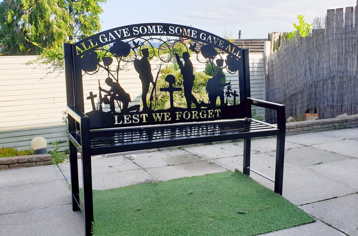 war memorial 4ft lest we forget bench