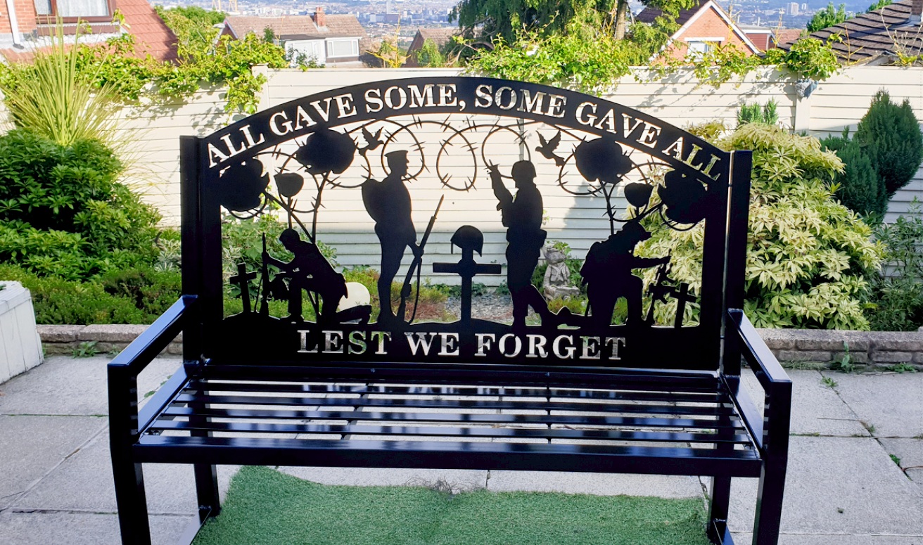 war memorial 4ft lest we forget bench